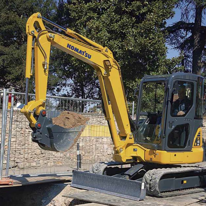 miniescavatore PCMR  komatsu noleggio tecnostrutture