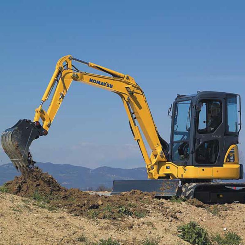 miniescavatore agile in spazi ristretti PCMR  komatsu noleggio tecnostrutture