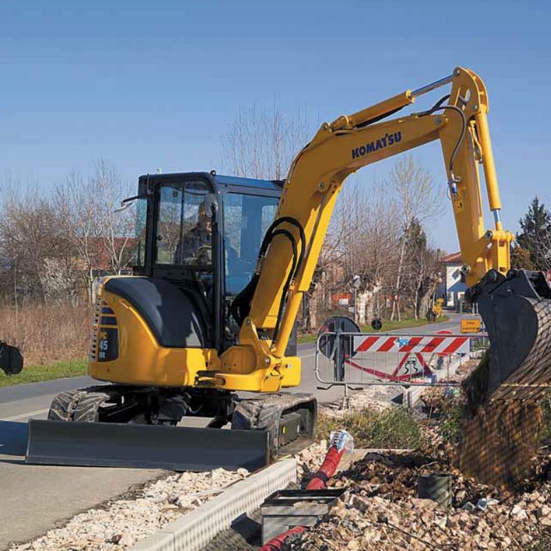 miniescavatore con sistema idraulico CLSS ZCMR  komatsu noleggio tecnostrutture