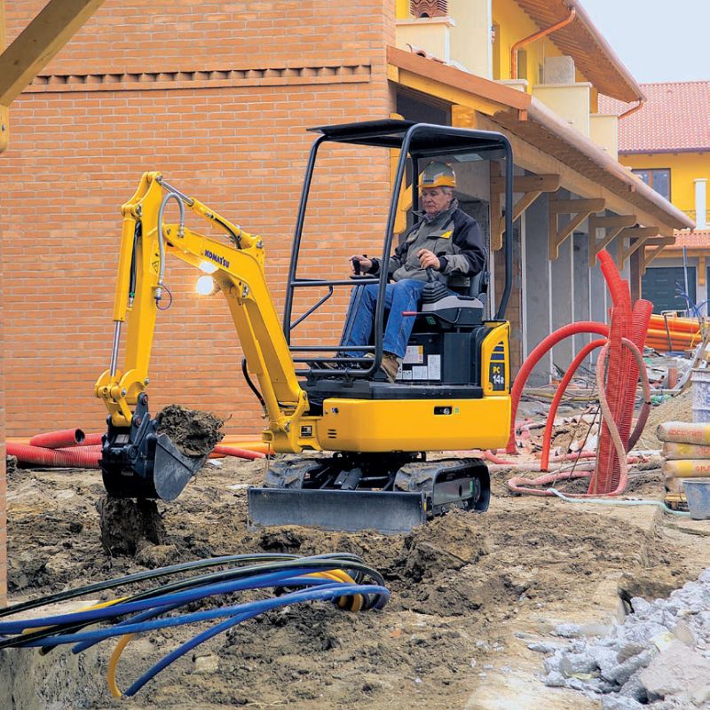 miniescavatore komatsu PCR  noleggio tecnostrutture