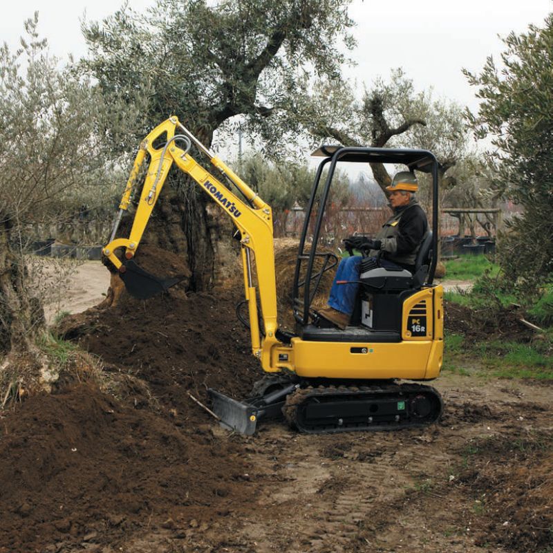 miniescavatore komatsu PCR  massimo comfort noleggio tecnostrutture