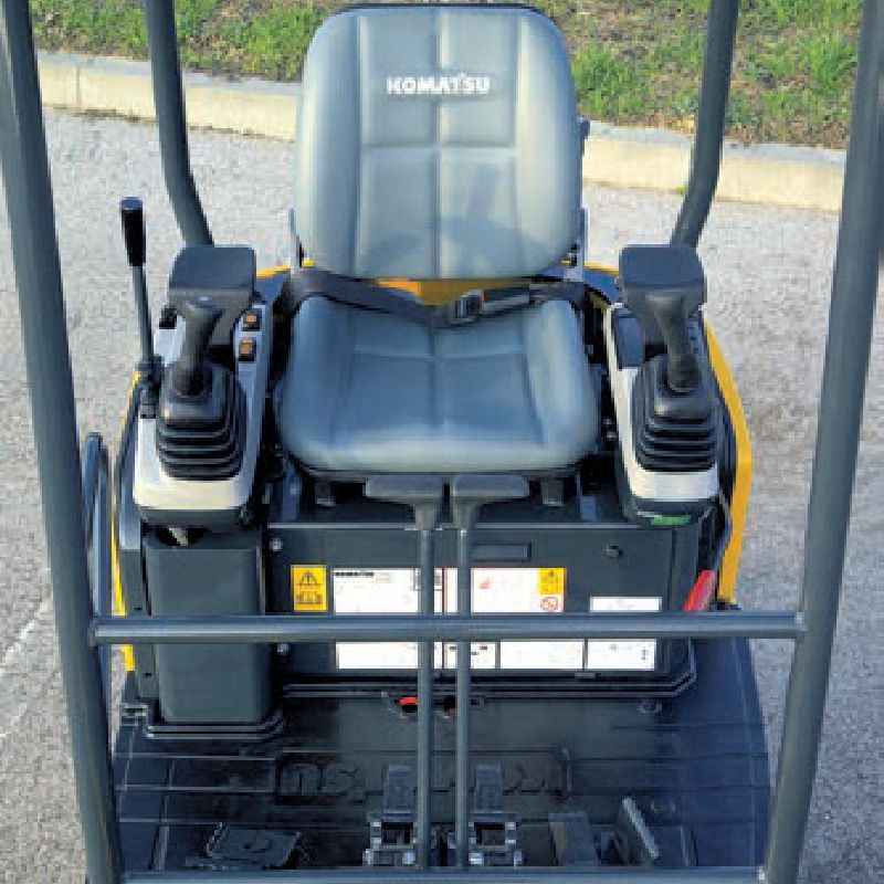 miniescavatore komatsu PCR  seduta operatore noleggio tecnostrutture