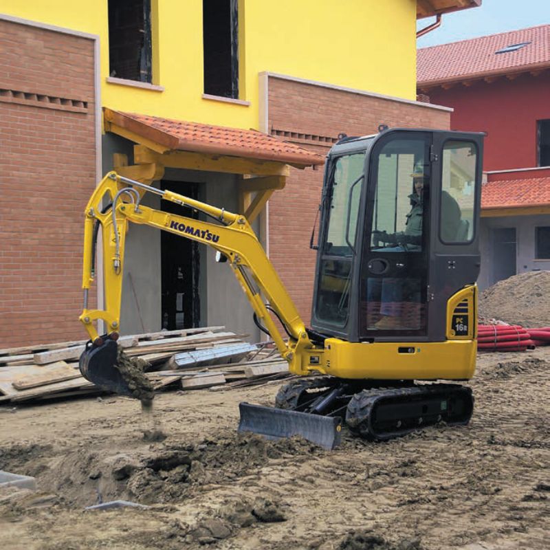 miniescavatore komatsu PCR  sottocarro carreggiata variabile noleggio tecnostrutture