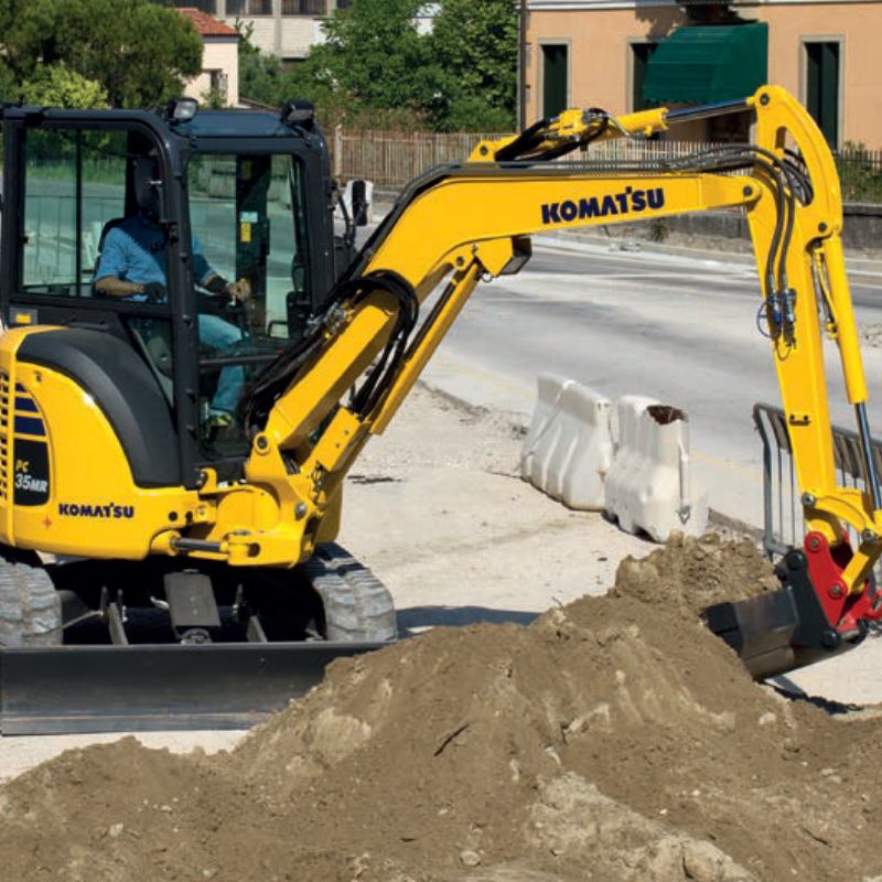 miniescavatore komatsu PCMR  noleggio tecnostrutture