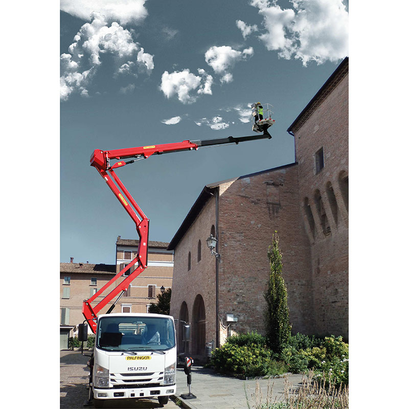 piattaforma installata su autocarro palfinger p axe e smart plus tecnostrutture